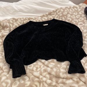 Black cropped velvety sweater size s
